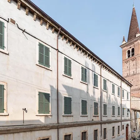 Piazza Isolo *