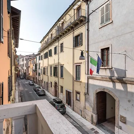 Piazza Isolo Verona
