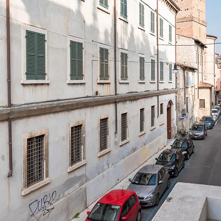 Piazza Isolo Apartment *