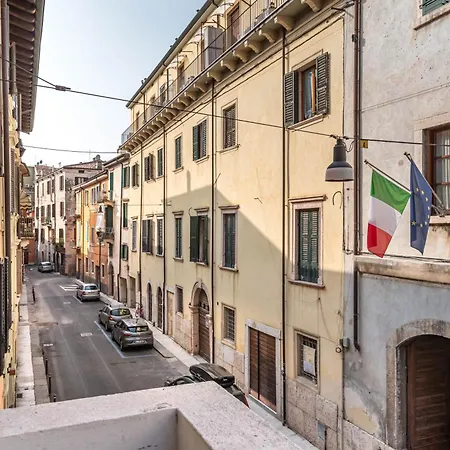 Piazza Isolo *